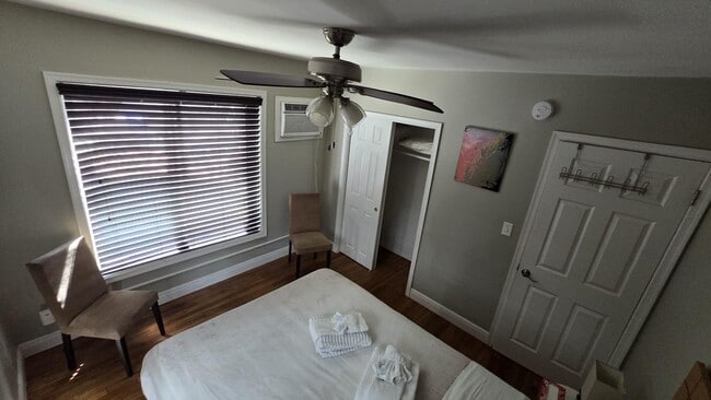 Building Photo - 231 NE 20th Ave