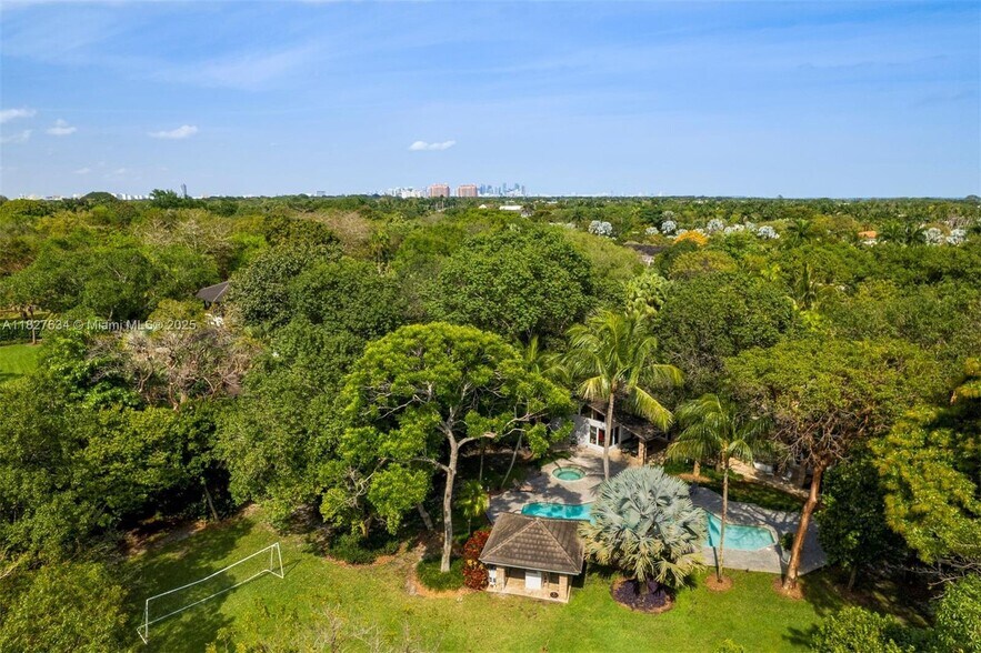 Building Photo - 9000 Arvida Dr