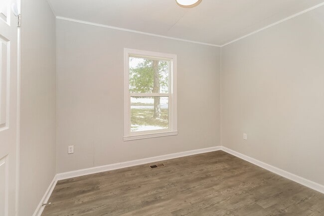 Building Photo - 111 Camellia Cir