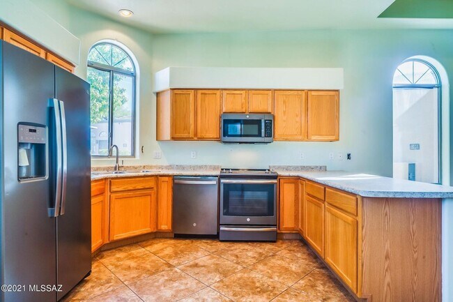 Building Photo - 2421 W Via Di Silvio