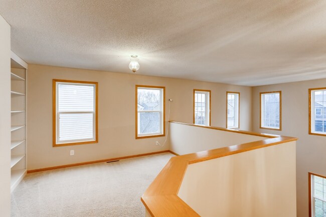Building Photo - 7586 Inland Ln N