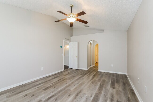 Building Photo - 4950 Silver Thistle Ln