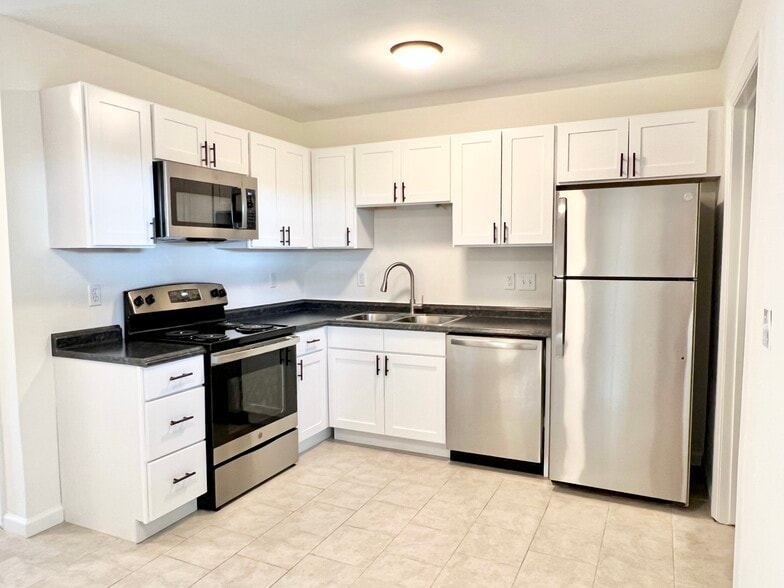 Kitchen - 272 Fleming Rd