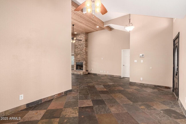 Building Photo - 11115 E Mercer Ln