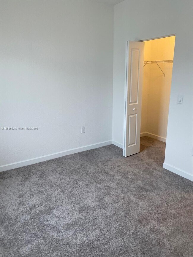 Building Photo - 320 NE 208th Terrace