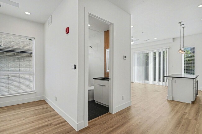 Building Photo - Be the first to live in Unit 203 at 2217 Fitzhugh—a brand-new 2026 construction offering 628 sq f...