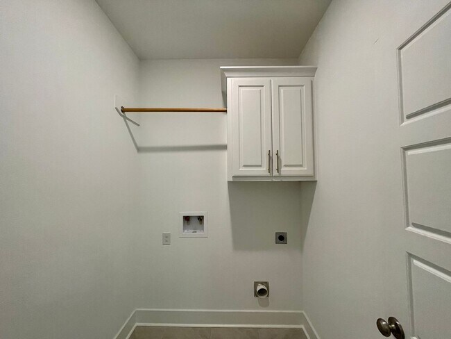 Building Photo - Must see home in River Hills Farm!