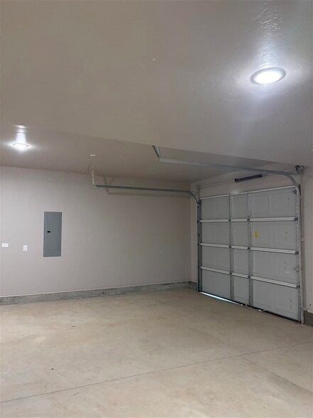Building Photo - 2209 E Grassland Ln