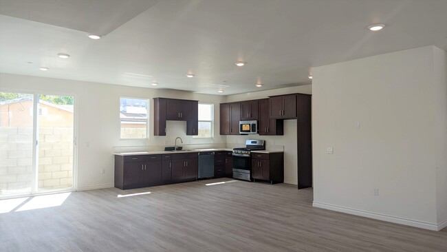 Building Photo - 15120 Logos Ct