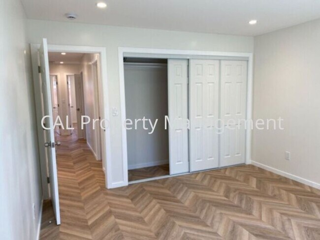 Building Photo - 3 Bed/2 Bath Single Level Home!