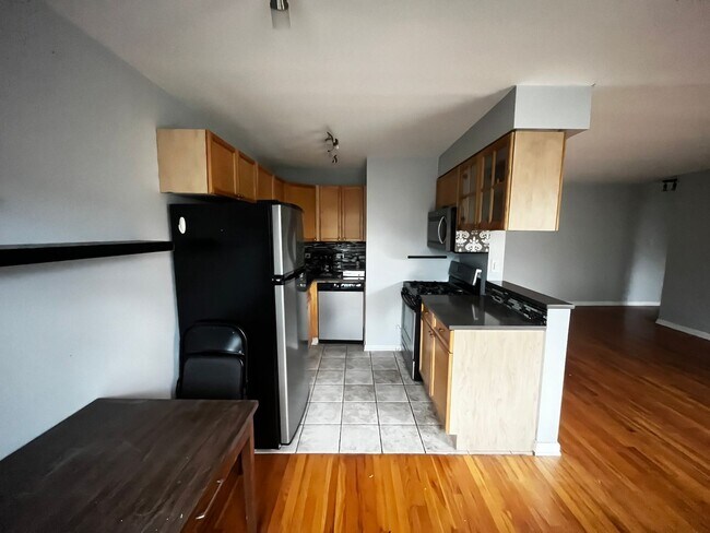 Building Photo - 2424 W Estes Ave