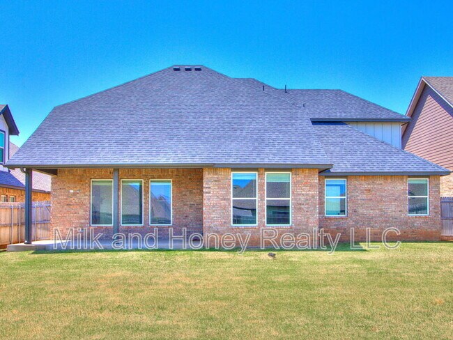 Building Photo - 3212 Hayven Cir