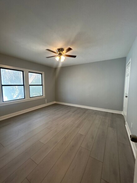 Building Photo - 314 W Clarendon Dr