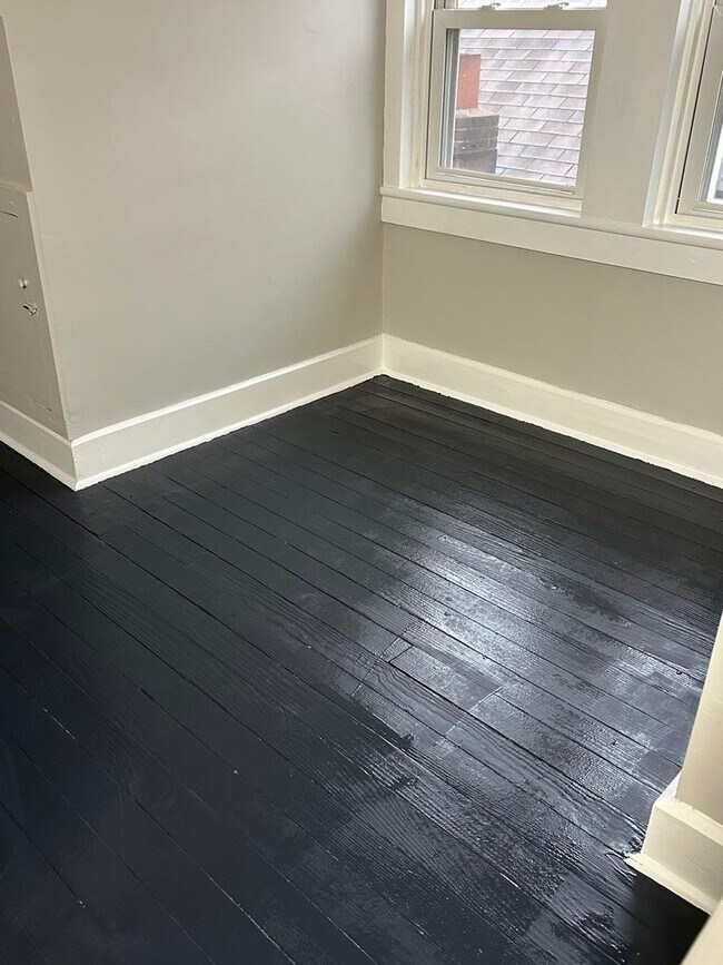 Building Photo - Newly Renovated 3BR Home – 2 Bathrooms – Spacious Layout