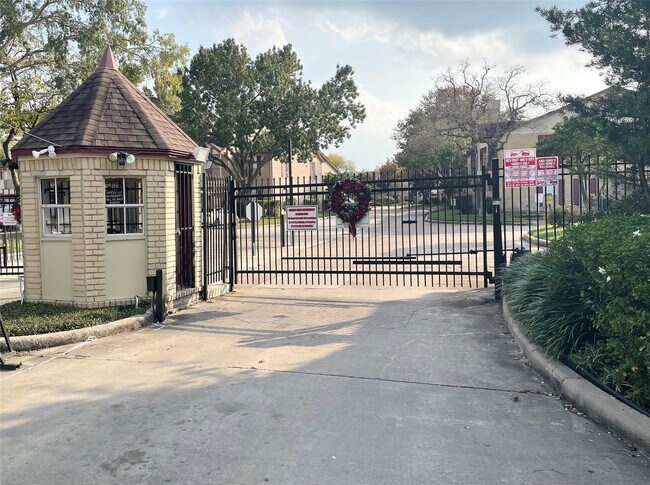 Building Photo - 2120 El Paseo St