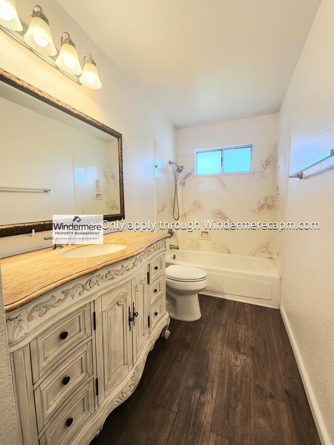 Building Photo - Charming 3 bedroom 2 bath Home- Available Now!