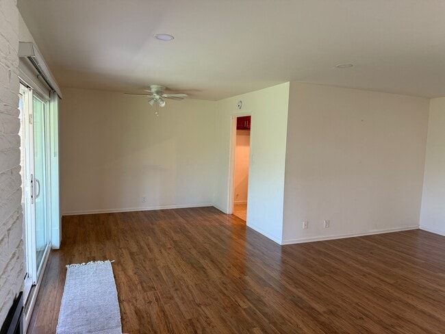Building Photo - 6302 San Lorenzo Dr