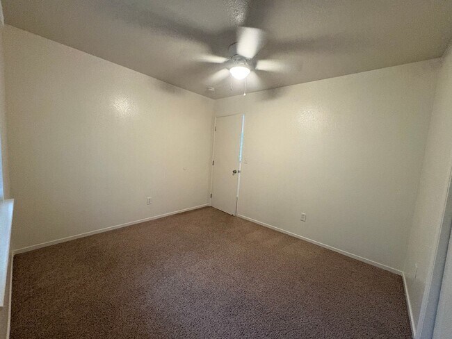 Building Photo - 2 story house in NW Visalia Available Now