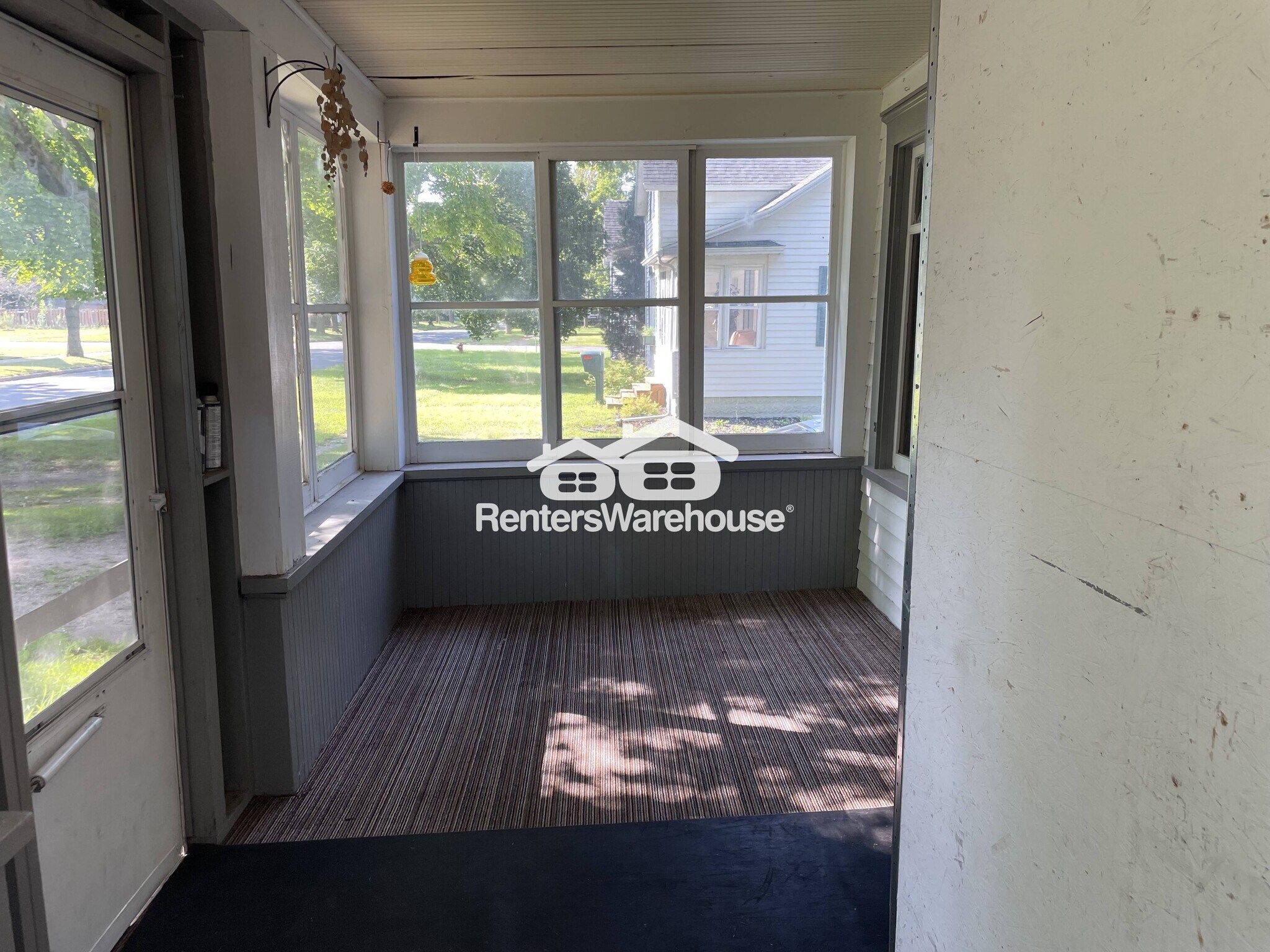 Building Photo - 1509 8th St E