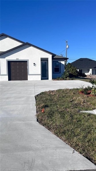 Building Photo - 1009 NE 15th Ln