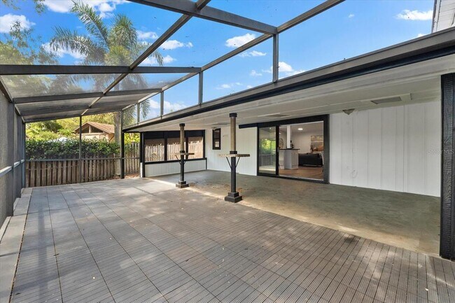 Building Photo - 2257 Lake Dr
