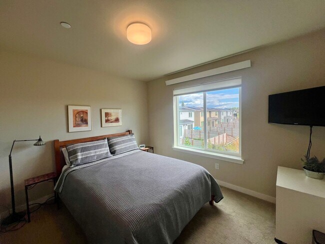 Building Photo - BEAUTIFUL 3Bd 2.5Ba energy efficient home ...