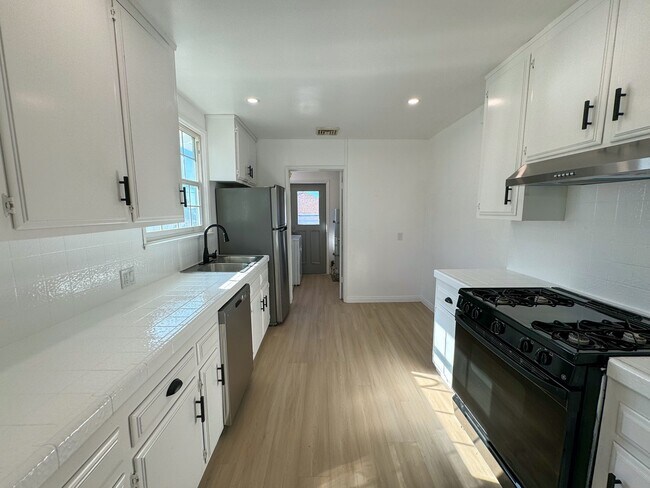 Building Photo - 10419 S Gramercy Pl