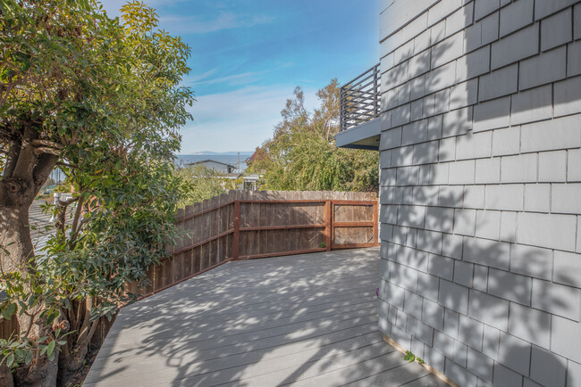 Fenced yard - 699 Griffith Way