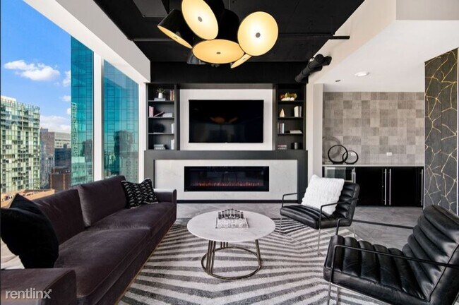 Building Photo - 1 br, 1 bath Apartment - 332 E Illinois St