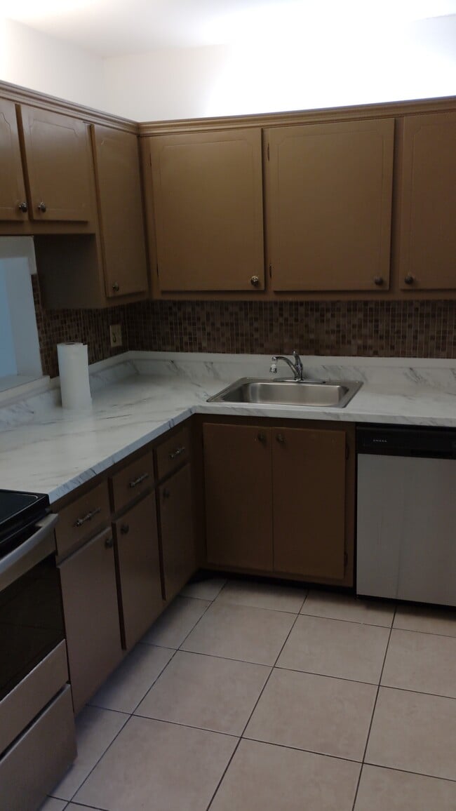 Building Photo - 2800 Fiore Way