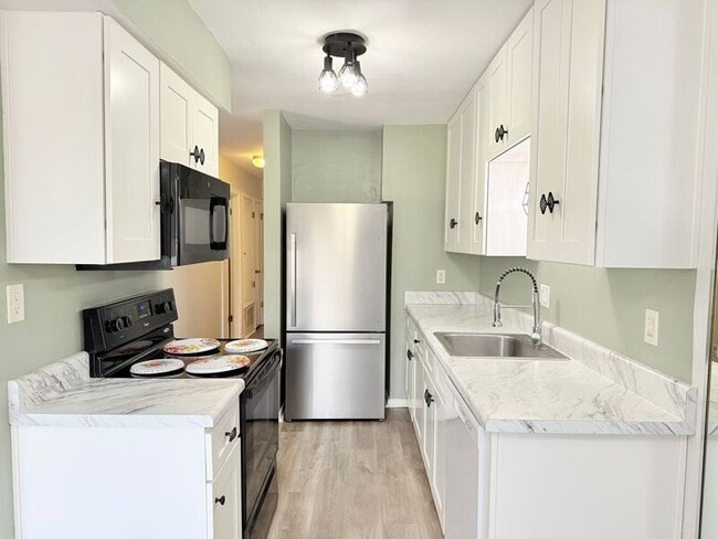 Building Photo - 4424 Bellview Ave