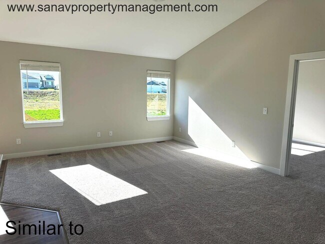 Building Photo - 3055 Fairfield Dr