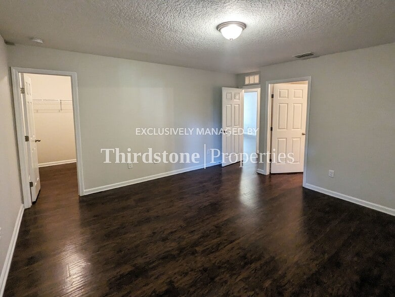 Building Photo - 463 W 59th St