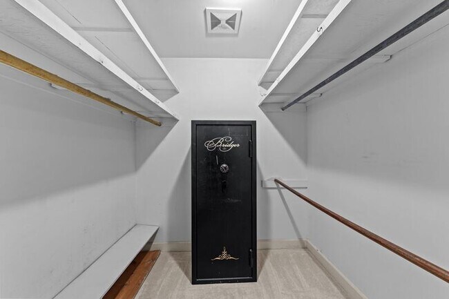 Building Photo - 221 Magnolia Ln