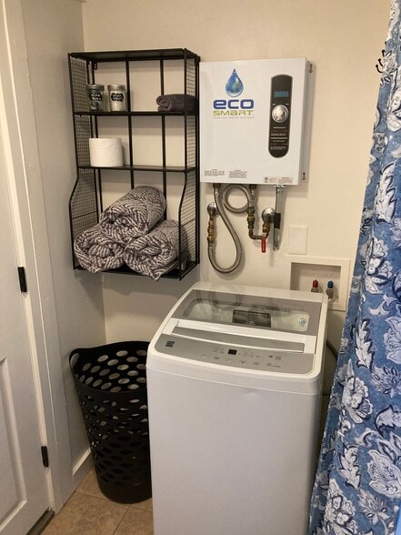 Building Photo - 405 W Aspen Ave