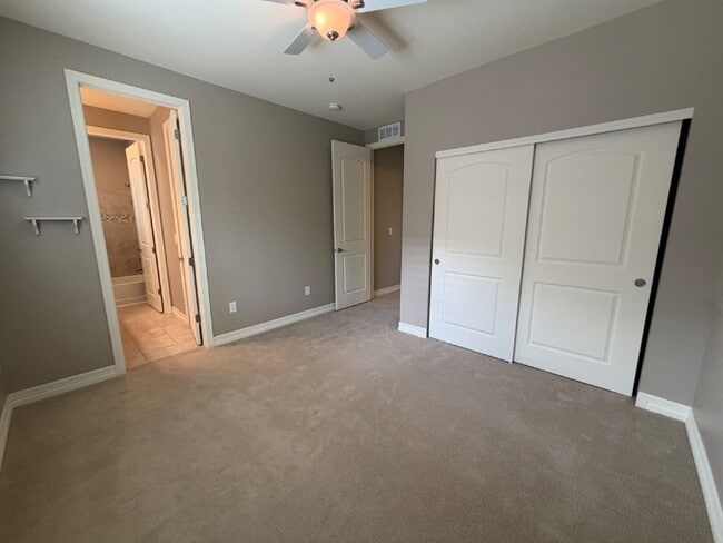 Building Photo - "Luxurious 5-Bedroom Haven in Broomfield with Stunning Granite Finishes & Cozy Fireplace!"
