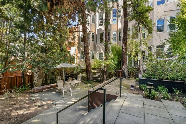 Building Photo - 1425 Vallejo St.