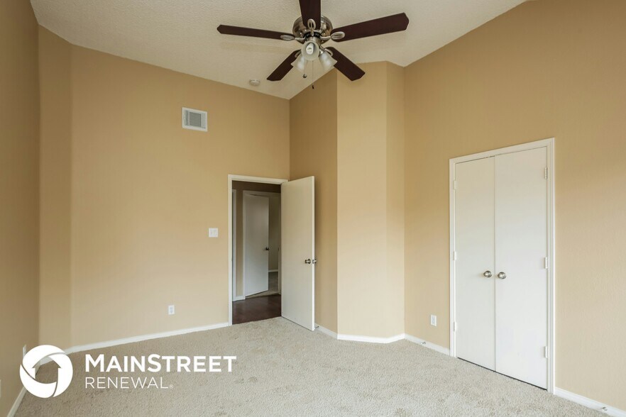 Building Photo - 211 Meandering Way