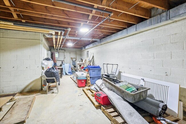 Building Photo - 10513 Weymouth St