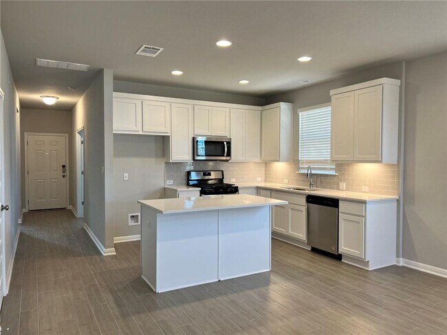 Building Photo - 2724 Juniper Woods Rd