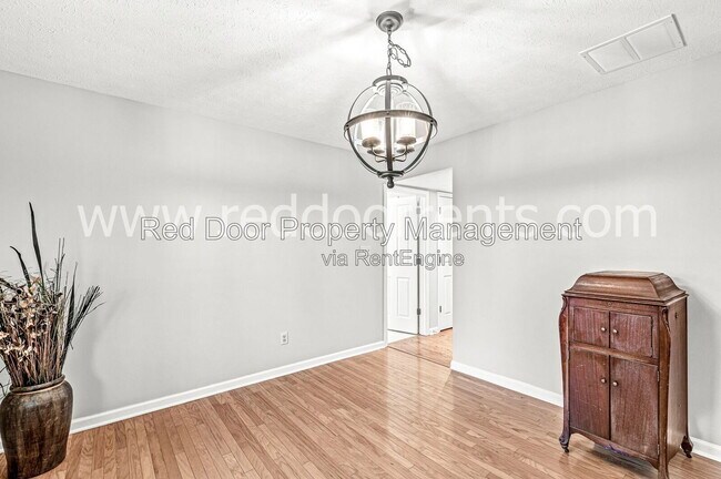 Building Photo - 261 Wyndotte Dr