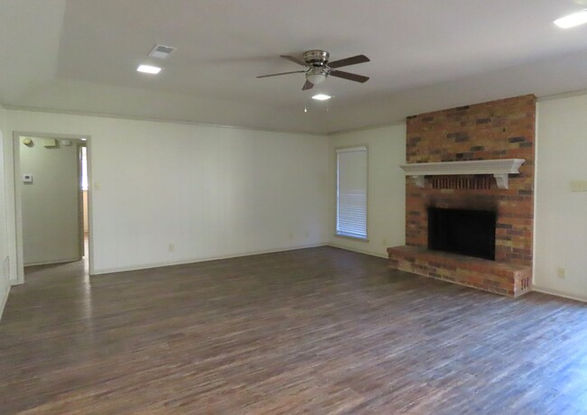 Building Photo - Whitehouse ISD! Spacious 3 Bedroom, 2 Bath...