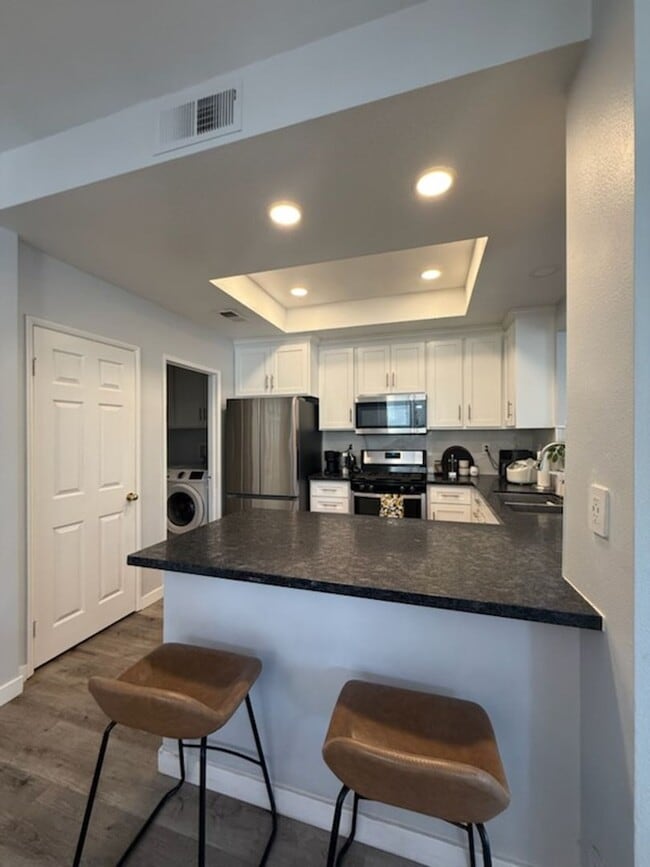 Building Photo - Nicely Renovated Home in Gated Community -...