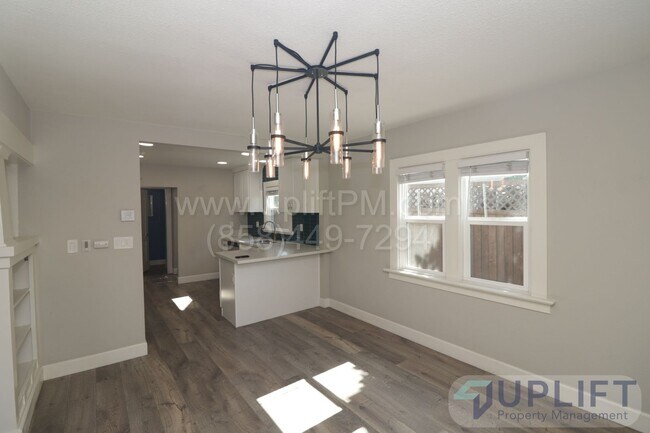 Building Photo - Cozy 2B/2BA with office/den