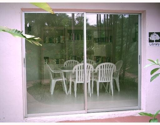 Building Photo - 9400 SW 77th Ave