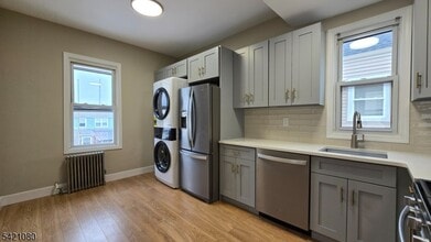 Building Photo - 411 Lanza Ave