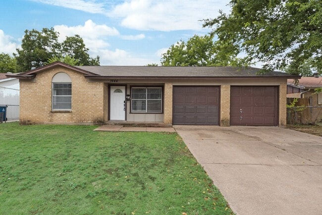 Building Photo - Completely renovated charming 3-Bed, 2-Bat...