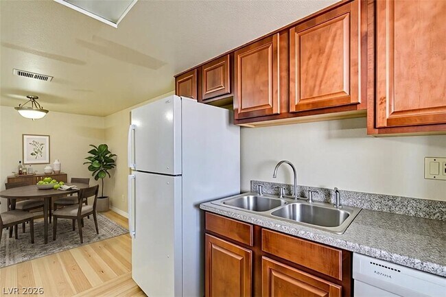 Building Photo - 4450 Sandy River Dr