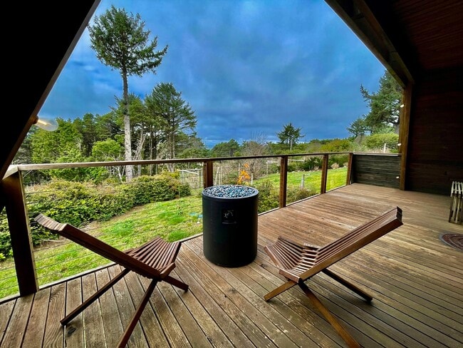 Building Photo - 2780 SW Breakers Dr