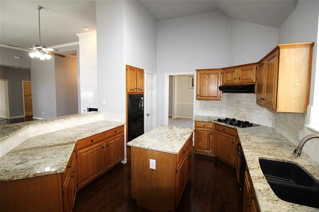 Building Photo - 8502 Linda Vista Dr